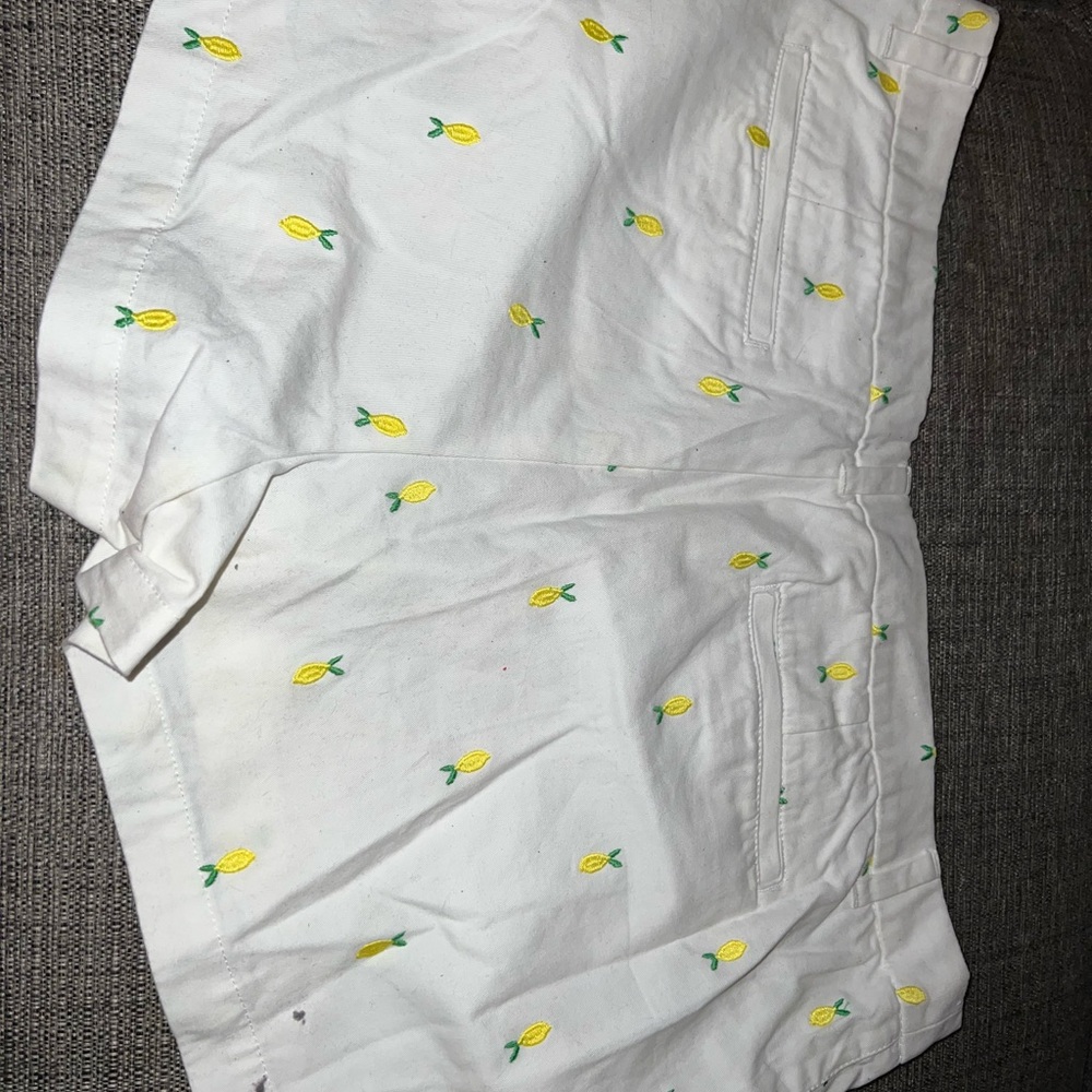 Fruit pattern shorts white and yellow